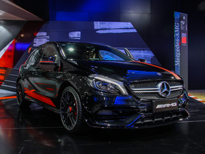 2018款AMG A 45 4MATIC 臻藏版 左前45度