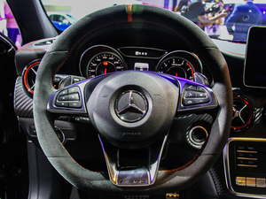 2018款AMG A 45 4MATIC 臻藏版 空间座椅