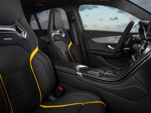 2019款AMG GLC 63 S 4MATIC+ Coupe 空间座椅