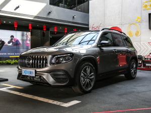 2021款AMG GLB 35 4MATIC 左前45度