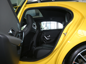 2020款AMG A 35 4MATIC 后排空间