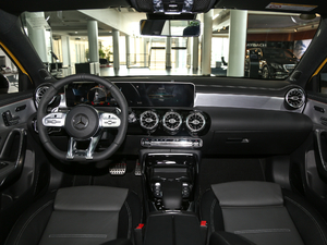 2020款AMG A 35 4MATIC 内饰全景