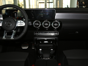 2020款AMG A 35 4MATIC 中控台