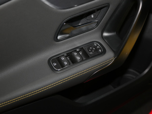 2020款AMG A 45 S 4MATIC+先型特别版 主驾车窗控制区	