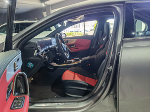 2020款AMG A 45 4MATIC+ 前排空间