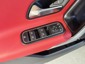 2020款AMG A 45 4MATIC+ 主驾车窗控制区	