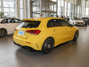 2022款AMG A 35 4MATIC 右后45度