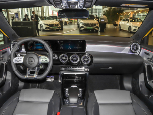 2022款AMG A 35 4MATIC 内饰全景