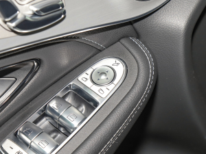 2022Ŀ AMG GLC 63 4MATIC+ п؅^