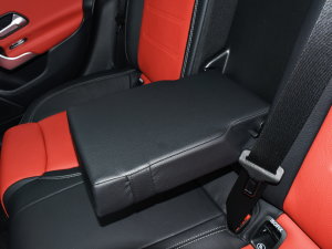 2023款AMG CLA 35 4MATIC 后排中央扶手