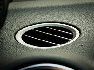 2012AMG C 63 TӸа п؅^