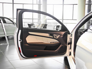 2012AMG C 63 CoupeӸа {λ܇T