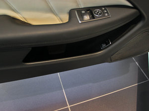 2012AMG C 63 CoupeӸа ǰTg