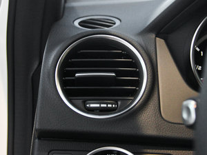 2012AMG C 63 CoupeӸа п؅^