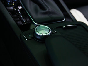 2012AMG C 63 CoupeӸа п؅^