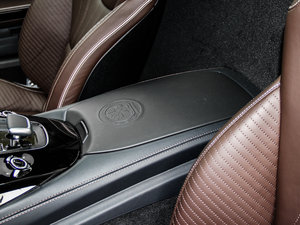 2015款AMG GT S 中央扶手箱