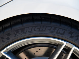 2015A(y)MG C 63 ݆̥Ʒ