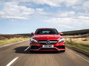 2015A(y)MG C 63 а w^