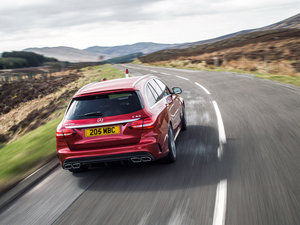 2015A(y)MG C 63 а w^