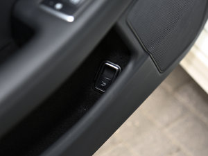 2015��A(y��)MG CLS 63 4MATIC ���g����