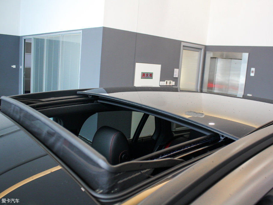 2017YGLC AMG AMG GLC 43 4MATIC ؄e