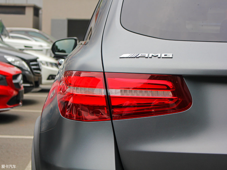 2017YGLC AMG AMG GLC 43 4MATIC ؄e