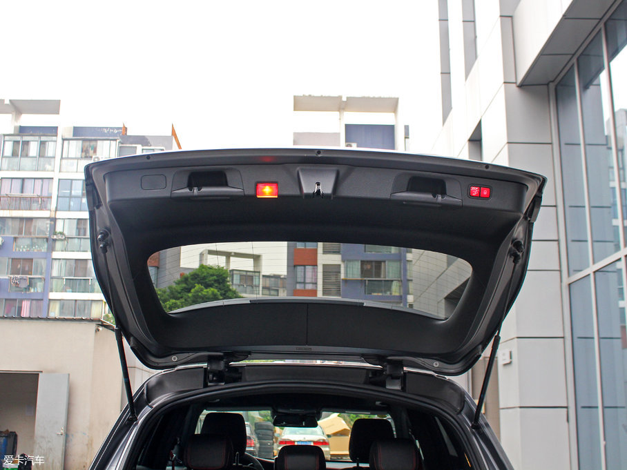 2017YGLC AMG AMG GLC 43 4MATIC ؄e