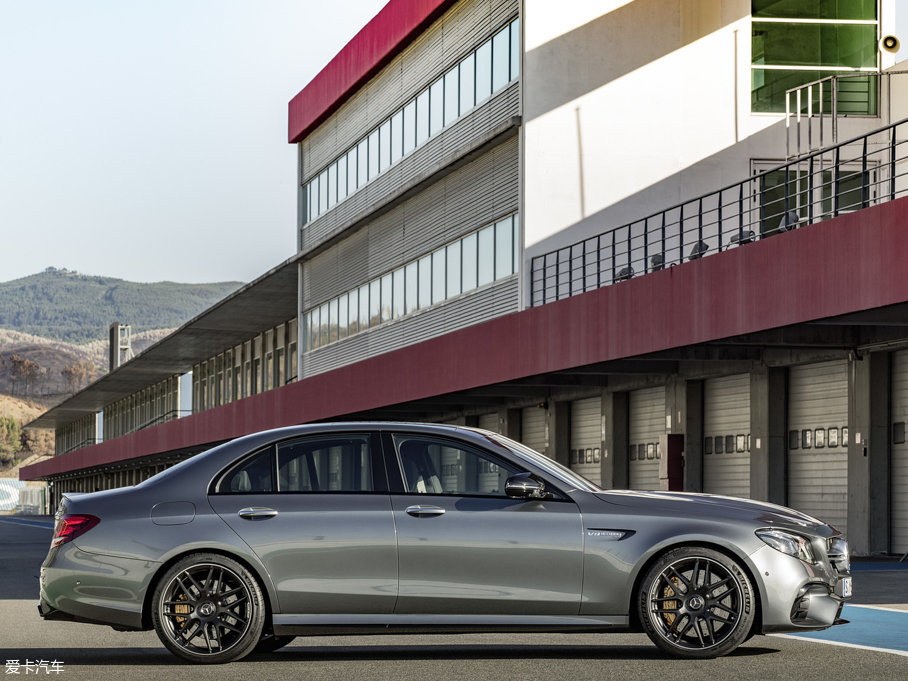 2017YEAMG AMG E 63 S