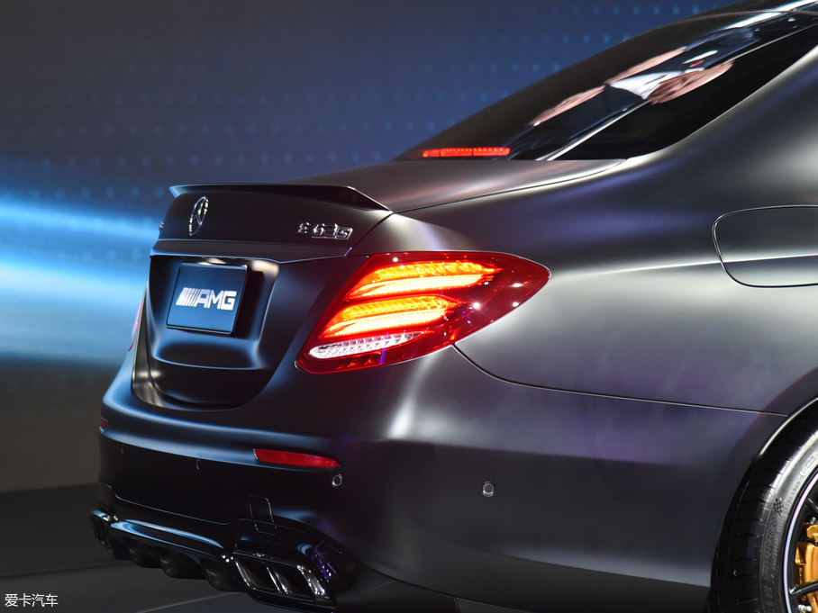 2017YEAMG AMG E 63 S 4MATIC+ ؄e