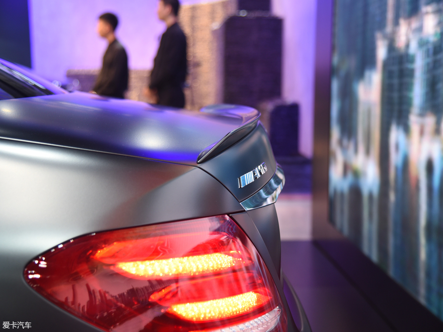 2017YEAMG AMG E 63 S 4MATIC+ ؄e