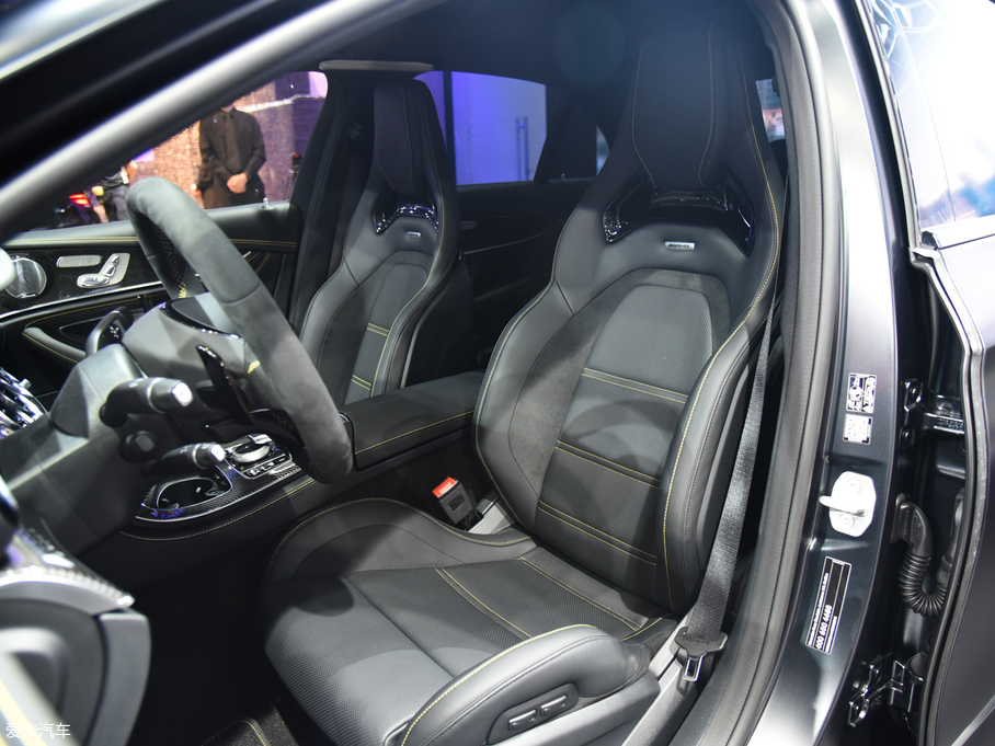 2017YEAMG AMG E 63 S 4MATIC+ ؄e