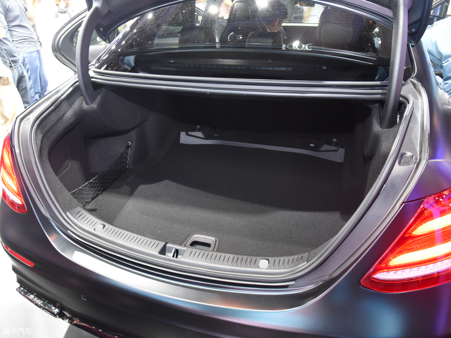 2017YEAMG AMG E 63 S 4MATIC+ ؄e