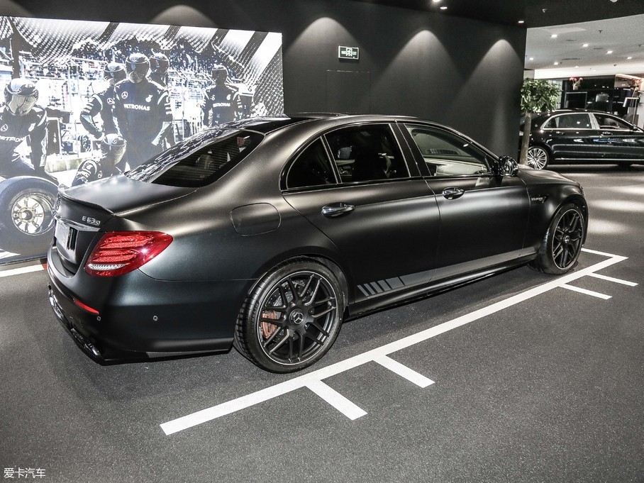 2017YEAMG AMG E 63 S 4MATIC+ ؄e