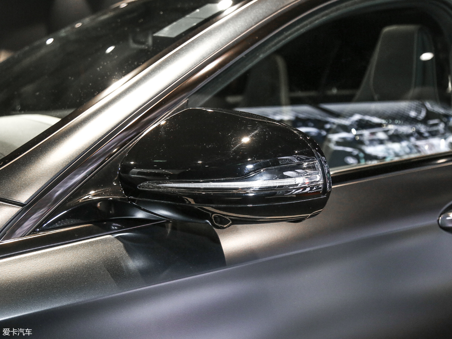 2017YEAMG AMG E 63 S 4MATIC+ ؄e