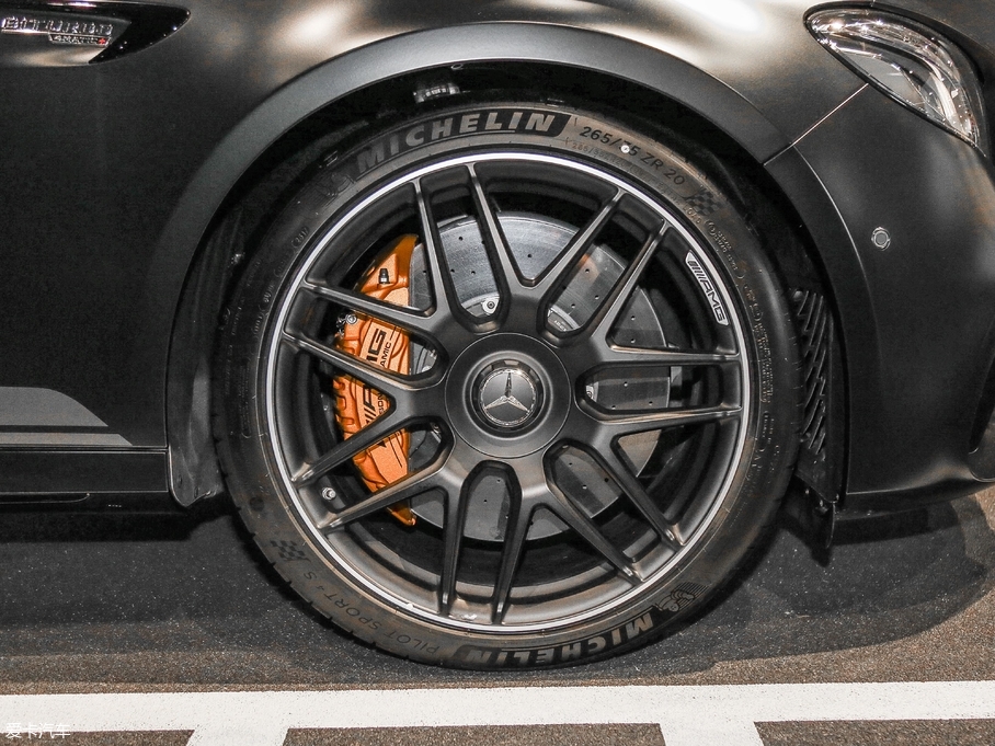 2017YEAMG AMG E 63 S 4MATIC+ ؄e