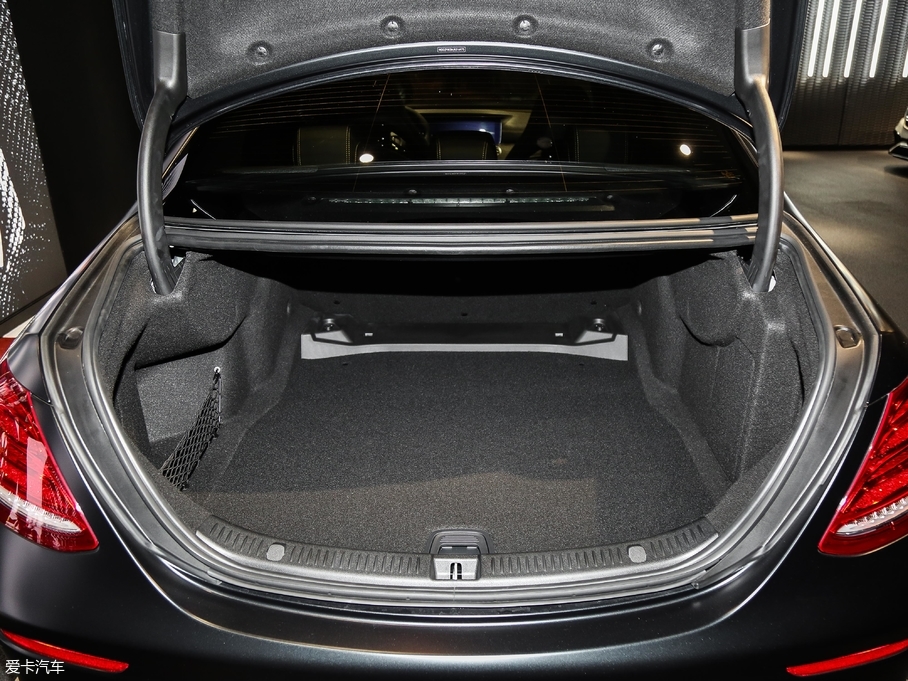 2017YEAMG AMG E 63 S 4MATIC+ ؄e