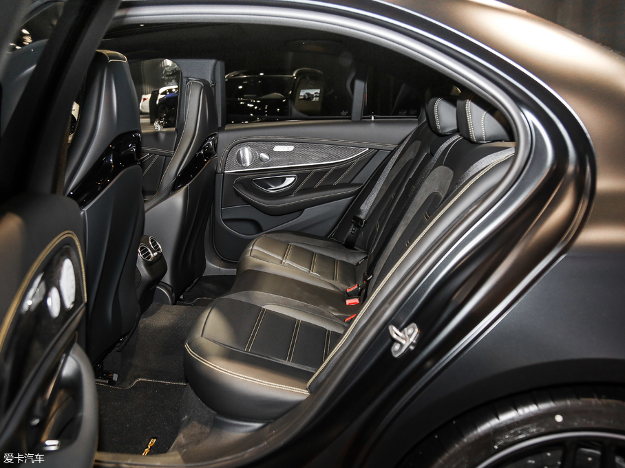 2017YEAMG AMG E 63 S 4MATIC+ ؄e