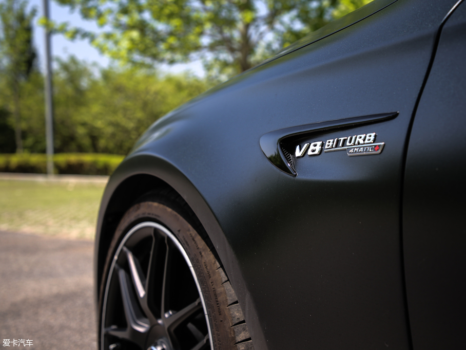 2017YEAMG AMG E 63 S 4MATIC+ ؄e