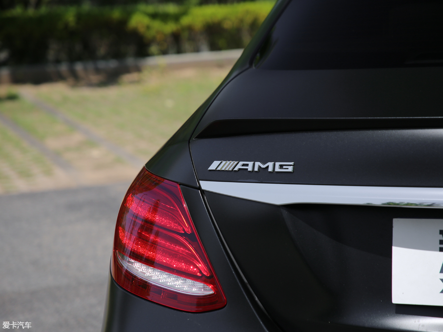 2017YEAMG AMG E 63 S 4MATIC+ ؄e