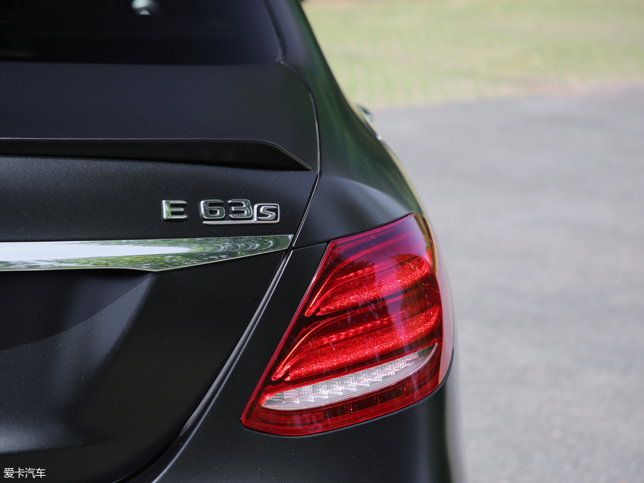 2017YEAMG AMG E 63 S 4MATIC+ ؄e