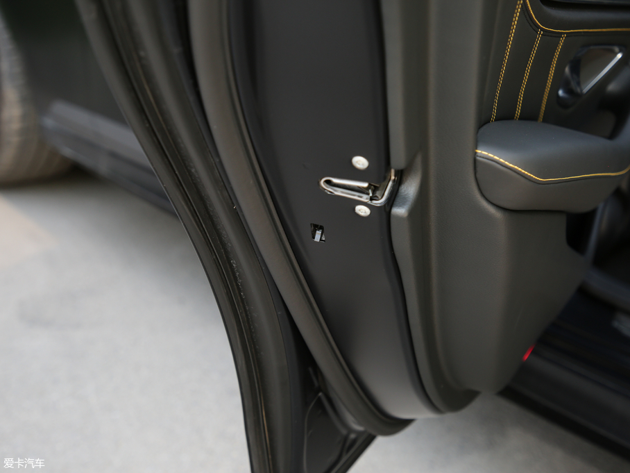 2017YEAMG AMG E 63 S 4MATIC+ ؄e