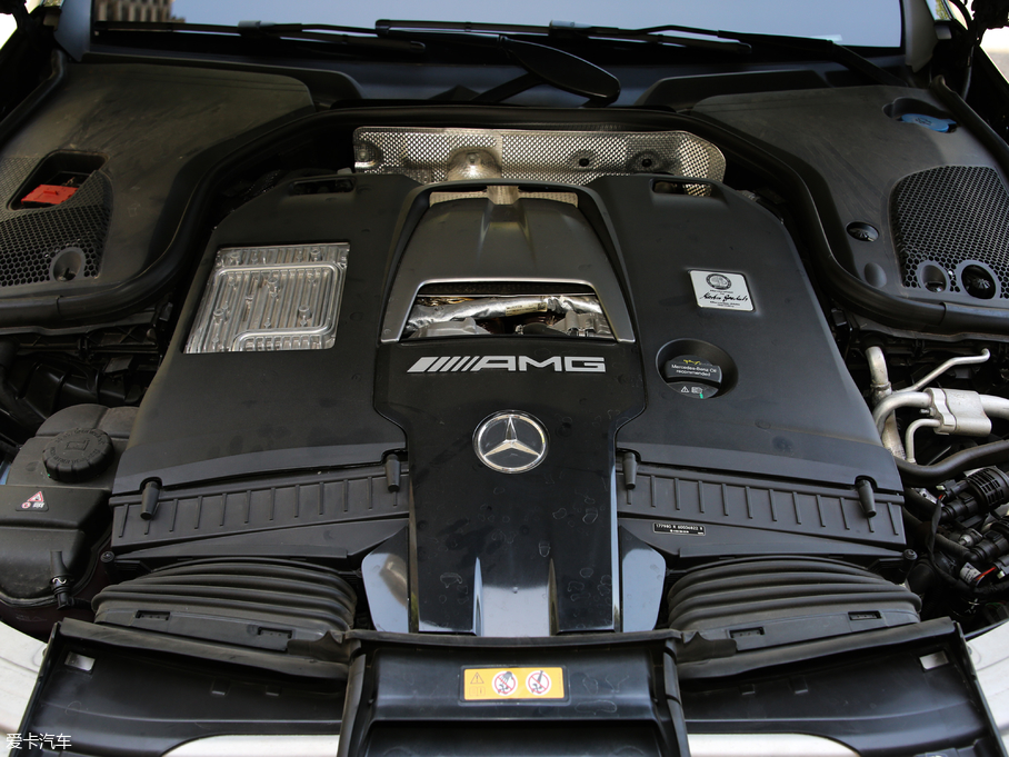 2017YEAMG AMG E 63 S 4MATIC+ ؄e