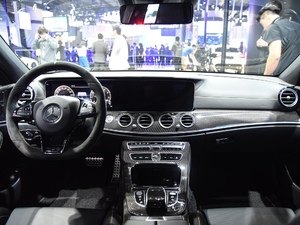 2017AMG E 63 S 4MATIC+ ؄e п؅^(q)