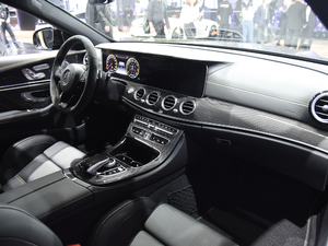 2017AMG E 63 S 4MATIC+ ؄e п؅^