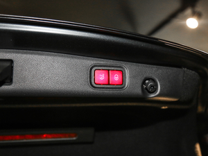 2017A(y)MG E 63 S 4MATIC+ ؄e g