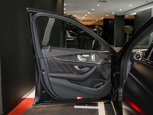 2017AMG E 63 S 4MATIC+ ؄e {λ܇T