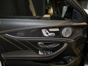 2017A(y)MG E 63 S 4MATIC+ ؄e g