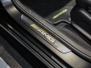 2017A(y)MG E 63 S 4MATIC+ ؄e g