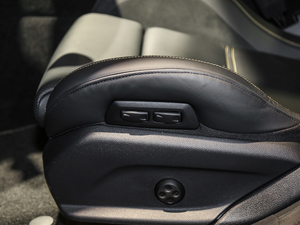 2017A(y)MG E 63 S 4MATIC+ ؄e g