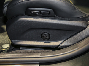 2017A(y)MG E 63 S 4MATIC+ ؄e g